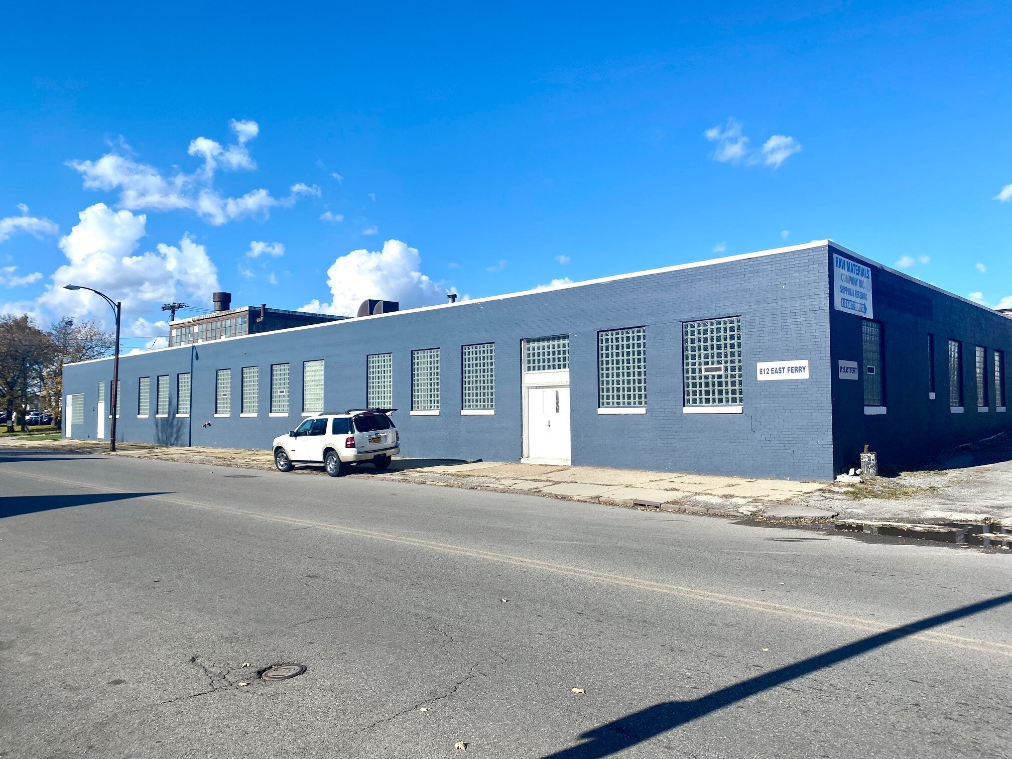 812 E Ferry St, Buffalo, NY à louer Photo principale– Image 1 sur 9