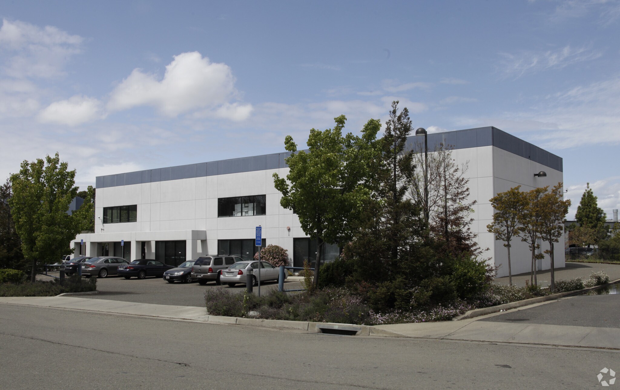 1563 Crocker Ave, Hayward, CA à louer Photo principale– Image 1 sur 3