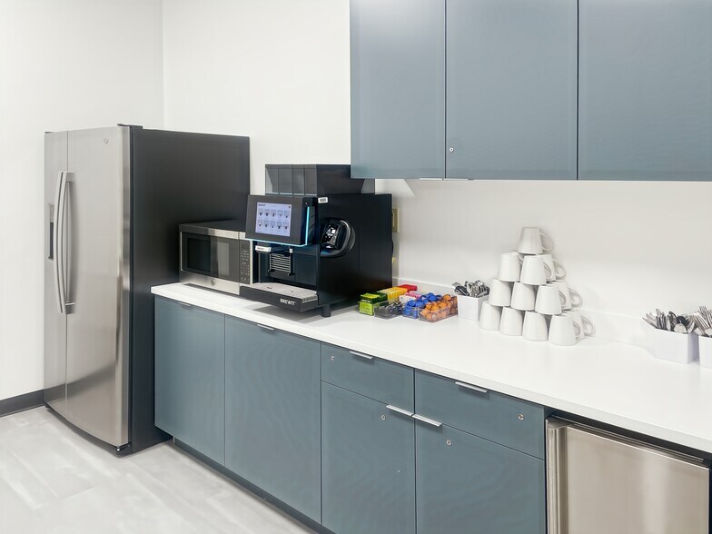 505 E Huntland Dr, Austin, TX à louer - Photo de l’immeuble – Image 1 sur 14