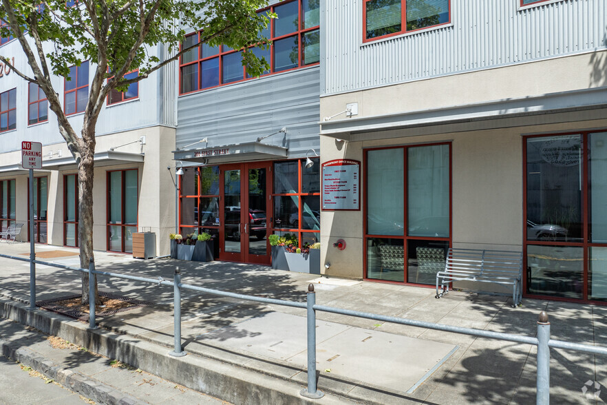 201 1st St, Petaluma, CA à louer - Photo de l’immeuble – Image 3 sur 5