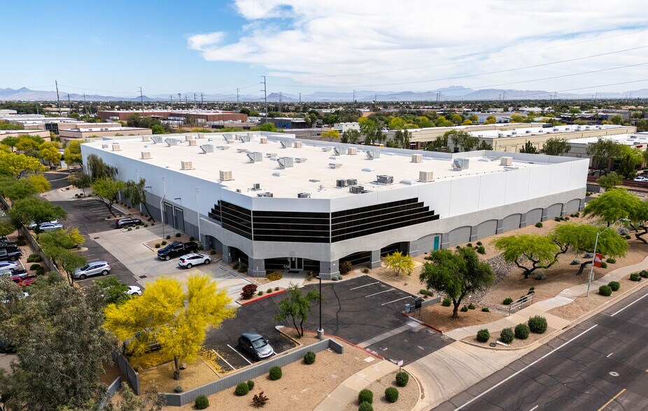 550 E Elliot Rd, Chandler, AZ à vendre - Photo de l’immeuble – Image 2 sur 5