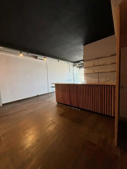 Local commercial dans Antibes à louer - Photo de l’immeuble – Image 2 sur 6