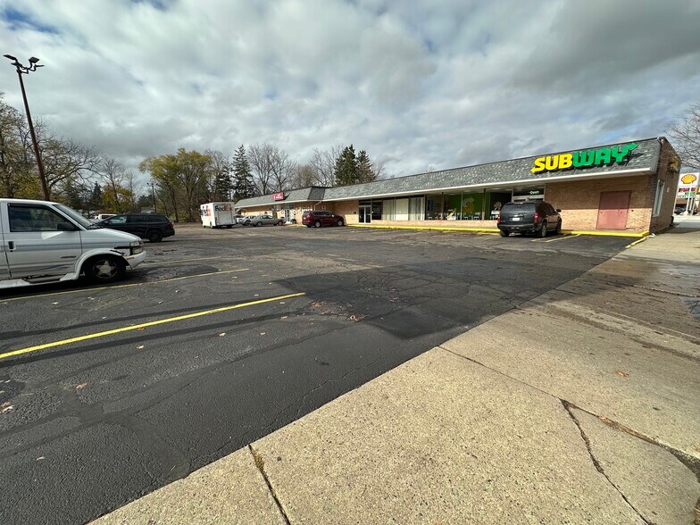 322 S Cochran Ave, Charlotte, MI à louer - Photo de l’immeuble – Image 3 sur 5