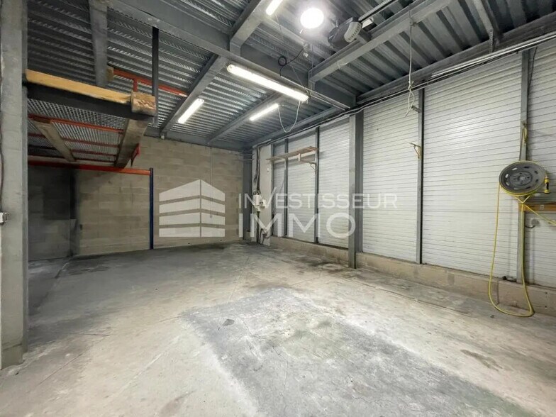 Bureau dans Brie-Comte-Robert à louer - Photo intérieure – Image 1 sur 4