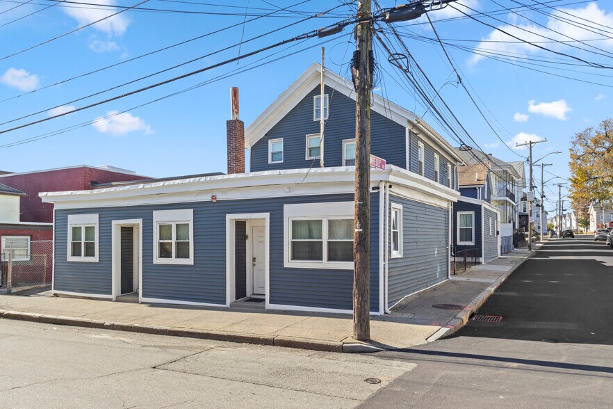 148-152 Washington St, Central Falls, RI à vendre - Photo de l’immeuble – Image 2 sur 47