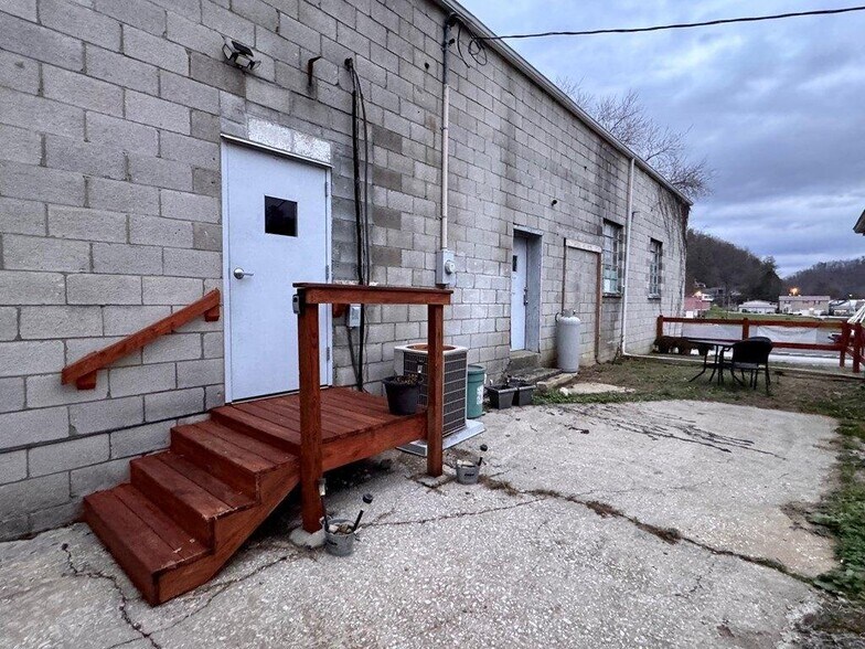 44 N Church St, Salyersville, KY à vendre - Photo de l’immeuble – Image 3 sur 8