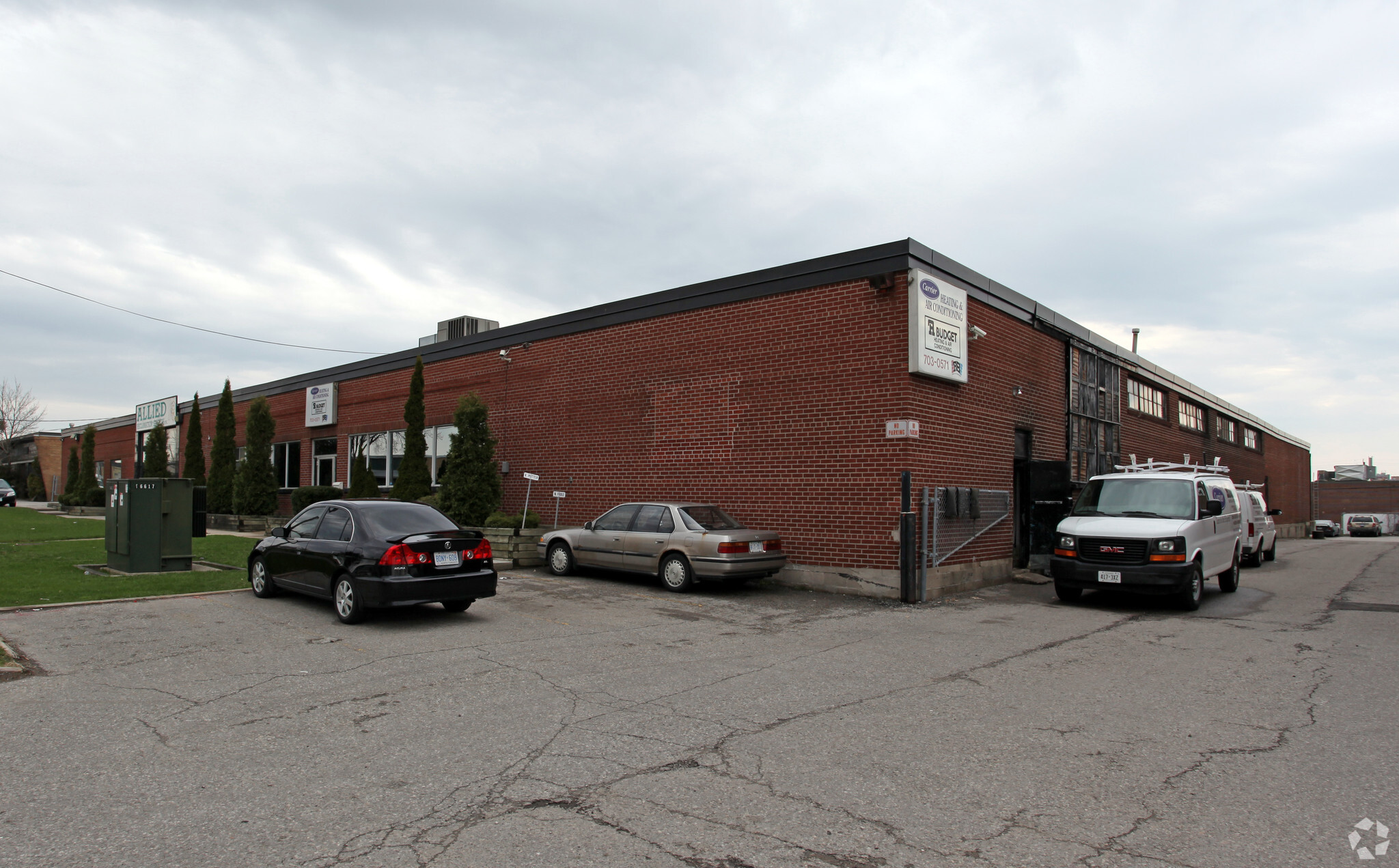 41 Colville Rd, Toronto, ON à louer Photo de l’immeuble– Image 1 sur 2