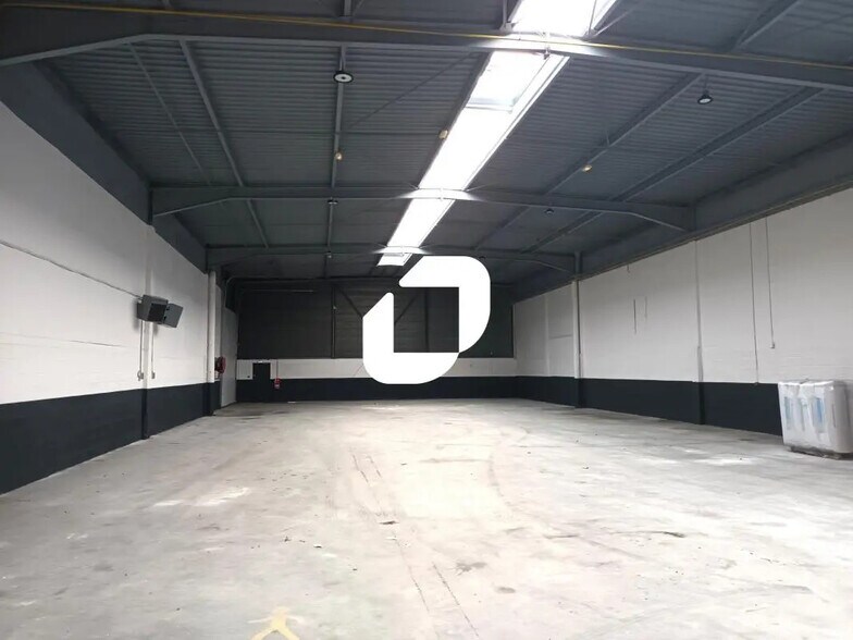 Local d’activités dans Marcq-en-Baroeul à louer - Photo de l’immeuble – Image 1 sur 7