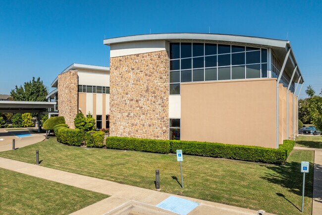 Plus de détails pour 500 Maplelawn Dr, Plano, TX - Bureau à vendre