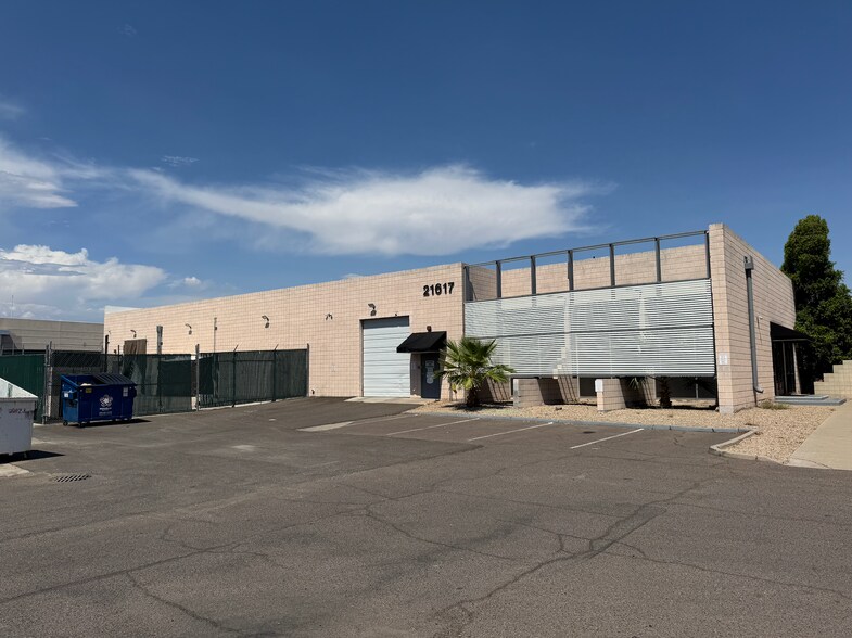 21617 N 2nd Ave, Phoenix, AZ à louer - Photo de l’immeuble – Image 1 sur 4