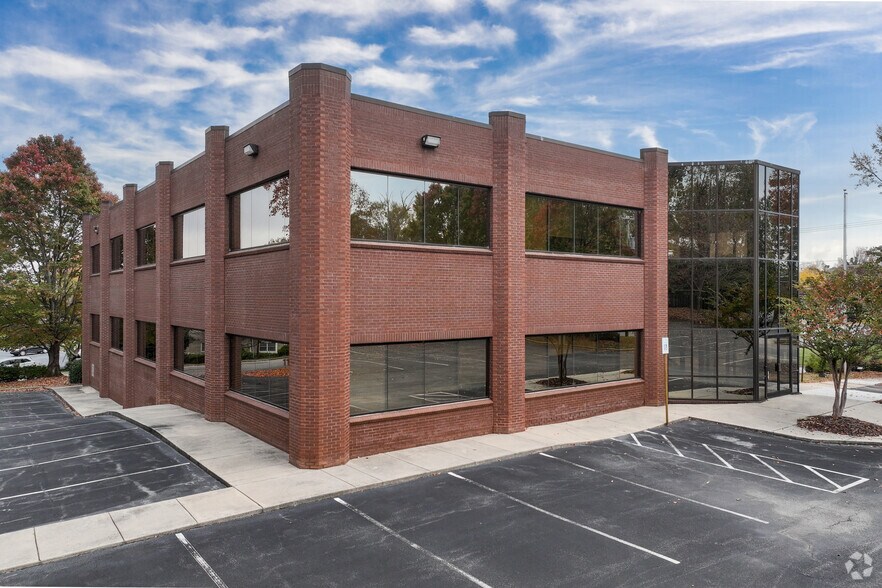 1321 Long St, High Point, NC à vendre - Photo de l’immeuble – Image 3 sur 19