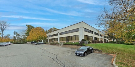 614 Corporate Way, Valley Cottage, NY à louer Photo de l’immeuble– Image 1 sur 3