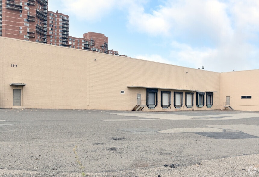 1111 Secaucus Rd, Secaucus, NJ à louer - Photo principale – Image 1 sur 5