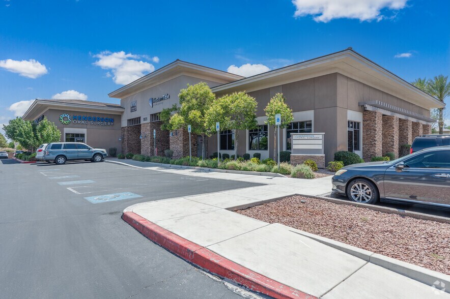 2835 St Rose Pky, Henderson, NV à louer - Photo de l’immeuble – Image 3 sur 11