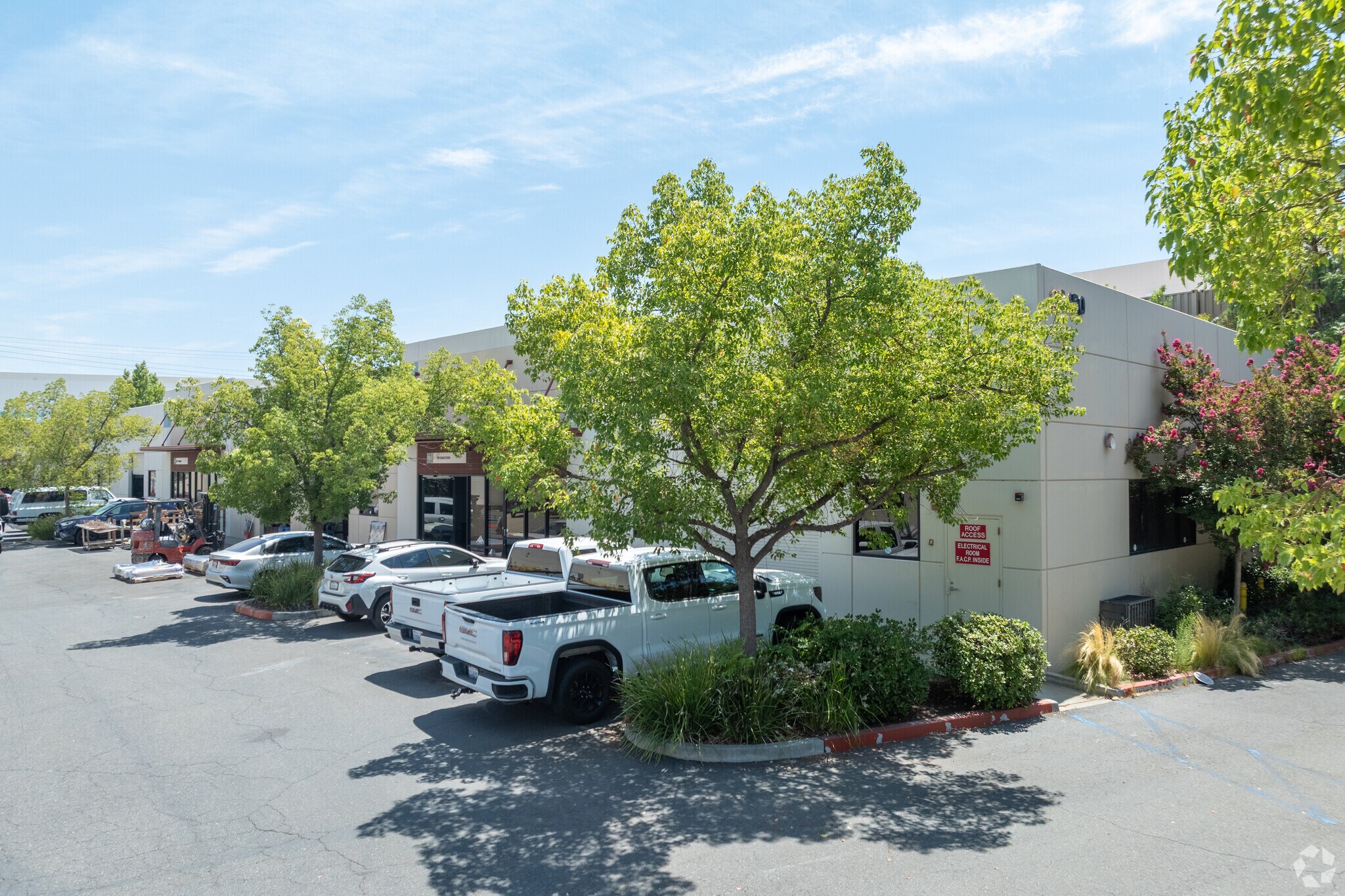 26450 Ruether Ave, Santa Clarita, CA à louer Photo principale– Image 1 sur 7