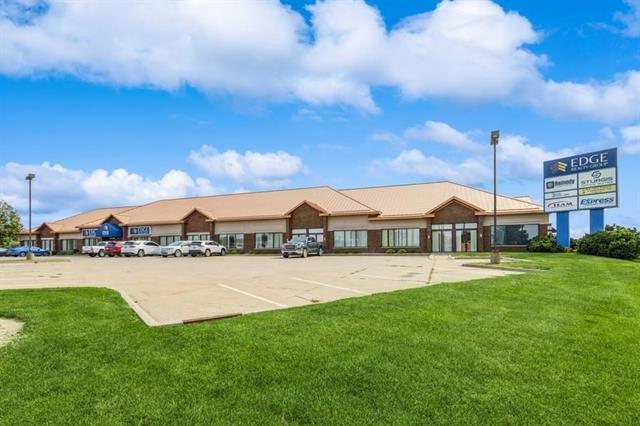 24 Sturgis Corner Dr, Iowa City, IA à vendre - Photo de l’immeuble – Image 3 sur 19