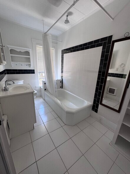 12 W Orange St, Tarpon Springs, FL à louer - Photo intérieure – Image 3 sur 10