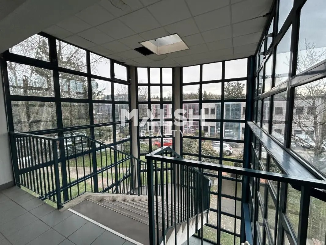 Bureau dans Saint-Genis-Laval à vendre Hall d’entrée– Image 1 sur 9