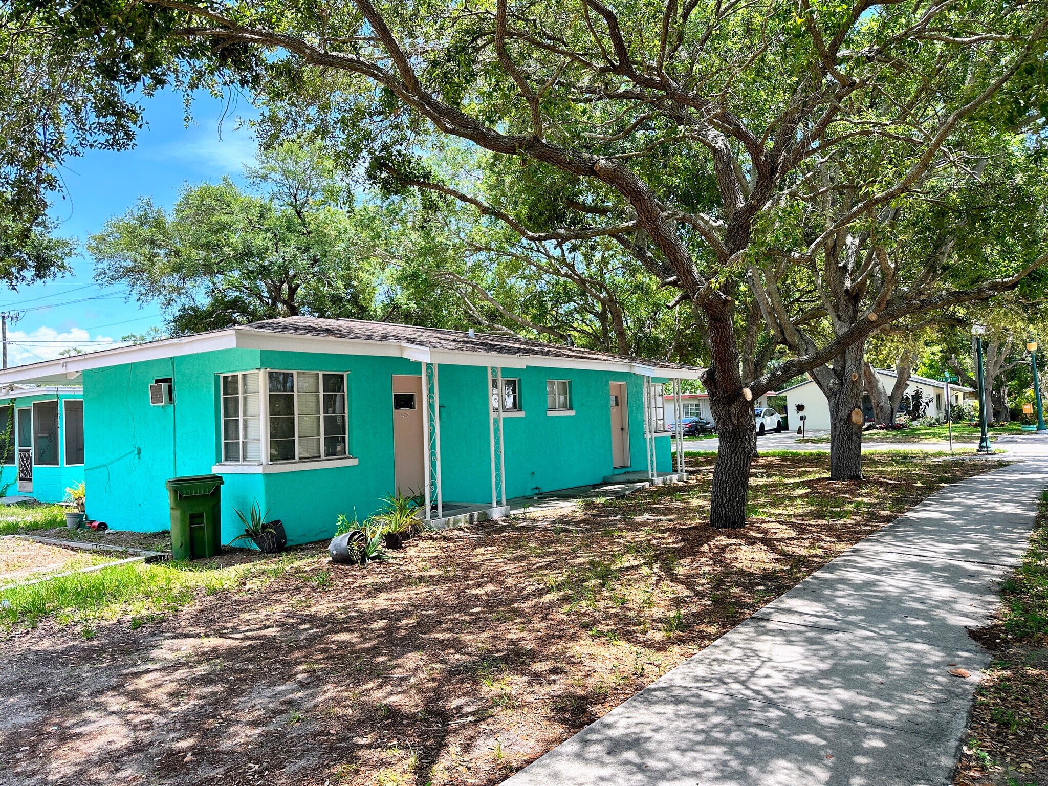 610 N East Ave, Sarasota, FL à vendre Photo de l’immeuble– Image 1 sur 7