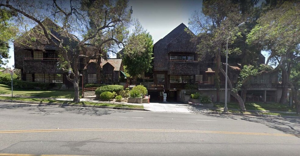 200 E Del Mar Blvd, Pasadena, CA à vendre - Photo de l’immeuble – Image 2 sur 10