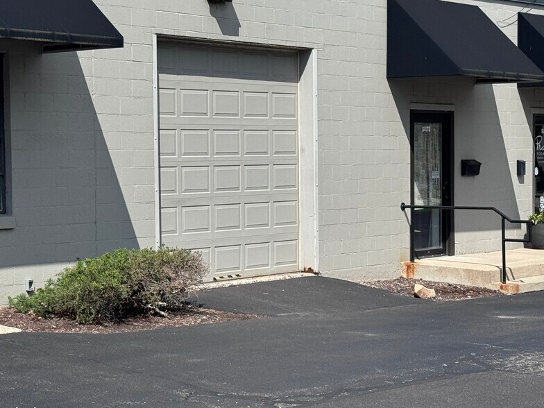 321-325 Stevens St, Geneva, IL à louer - Photo de l’immeuble – Image 2 sur 10