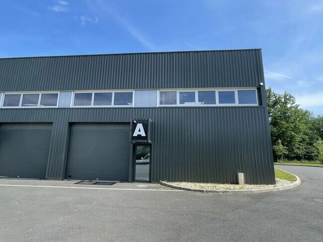Plus de détails pour Local d’activités à vendre