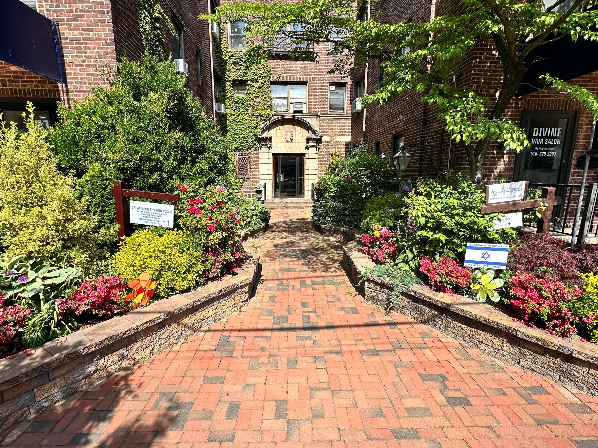 7 Bond St, Great Neck, NY à louer Photo intérieure– Image 1 sur 10