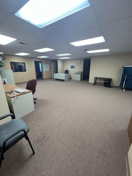 7445 University Ave, Des Moines, IA à louer - Photo de l’immeuble – Image 2 sur 9