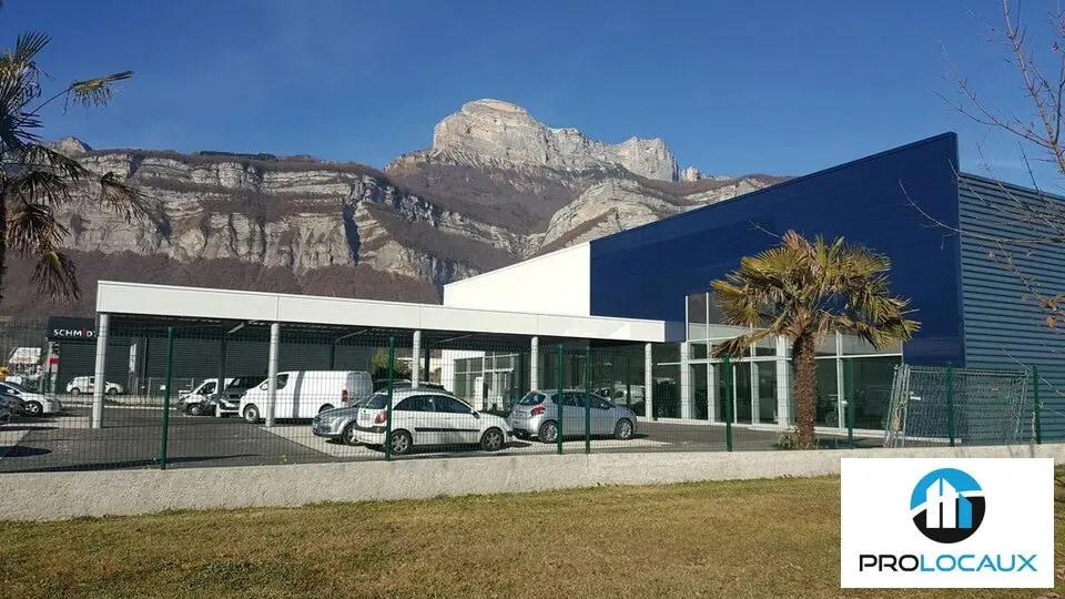 Local d’activités dans Crolles à louer - Photo de l’immeuble – Image 1 sur 3