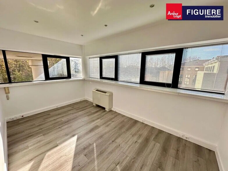 9 Bis Place John Rewald, Aix-en-Provence à louer - Photo de l’immeuble – Image 2 sur 8