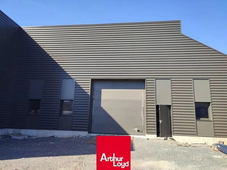 Local d’activités dans Villefranche-sur-Saône à louer - Photo de l’immeuble – Image 1 sur 4