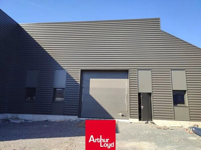 Plus de détails pour Local d'activités à louer