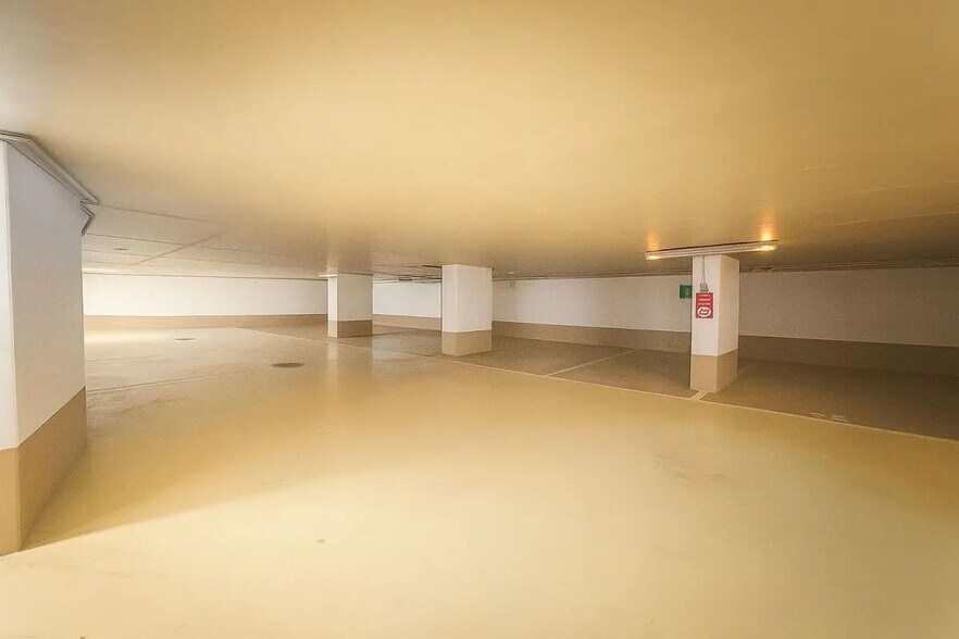 Local d’activités dans Paris à louer - Photo de l’immeuble – Image 1 sur 6