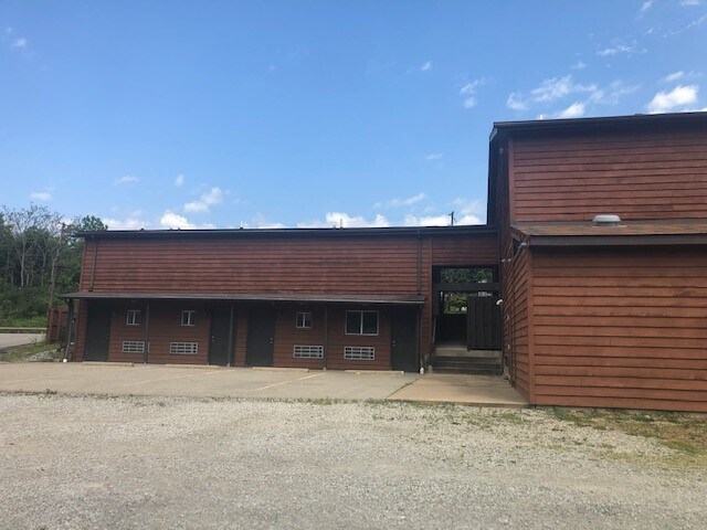 712 Reynolds St, Youngwood, PA à vendre - Photo de l’immeuble – Image 2 sur 5