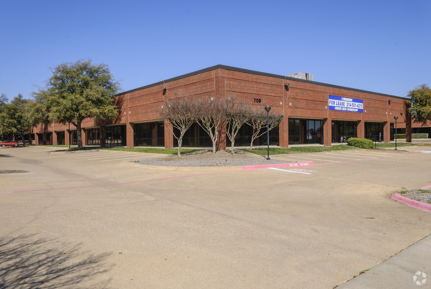 715 N Glenville Dr, Richardson, TX à louer - Photo de l’immeuble – Image 1 sur 4