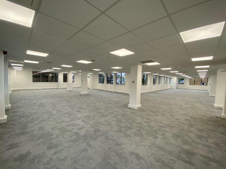 7 High St, Teddington à louer - Photo de l’immeuble – Image 2 sur 9