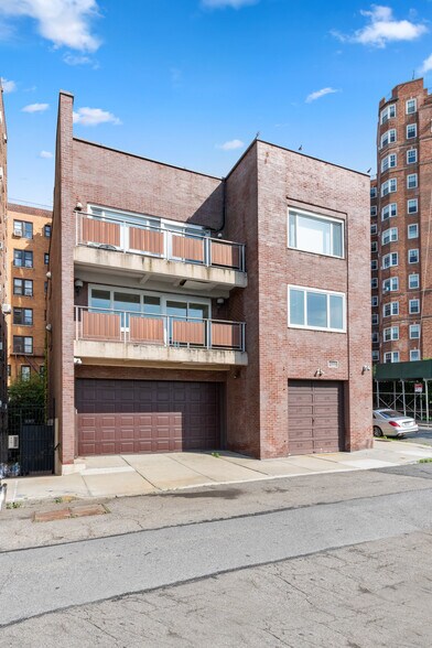 Sale of 9 Chittenden Ave portefeuille de 2 biens à vendre sur LoopNet.fr - Photo de l’immeuble – Image 3 sur 17