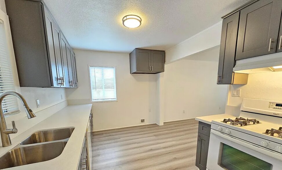2310 Elm Ave, Long Beach, CA à vendre - Photo de l’immeuble – Image 3 sur 8