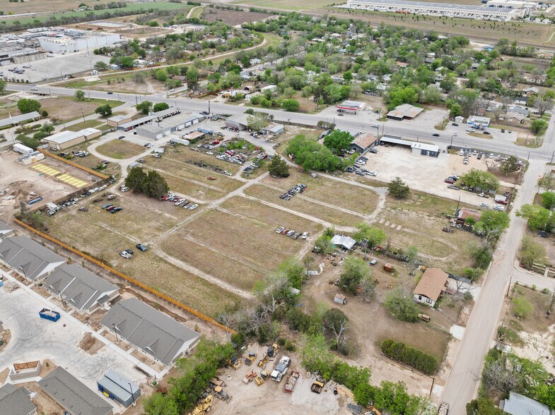 955 W Kingsbury St, Seguin, TX à vendre - Aérien – Image 2 sur 7