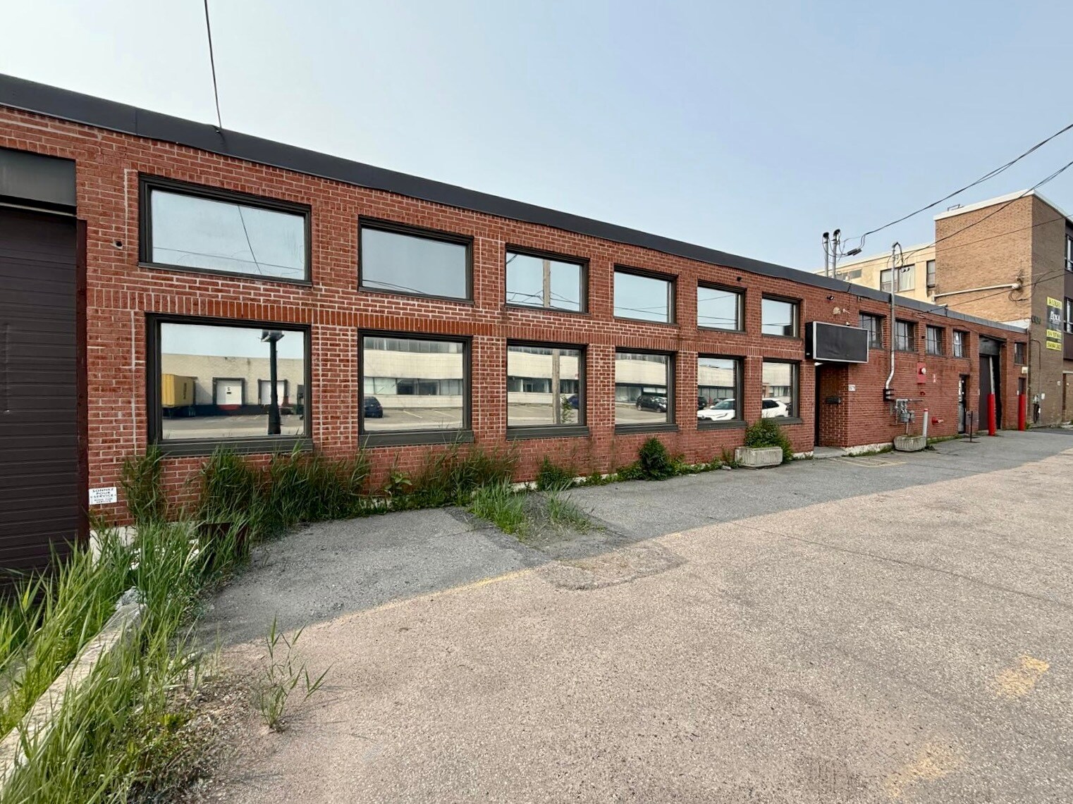 5579-5581 Rue Paré, Mt Royal, QC à louer Photo de l’immeuble– Image 1 sur 7