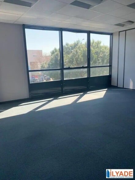 15 Avenue Andre Roussin, Marseille à louer - Photo de l’immeuble – Image 3 sur 9