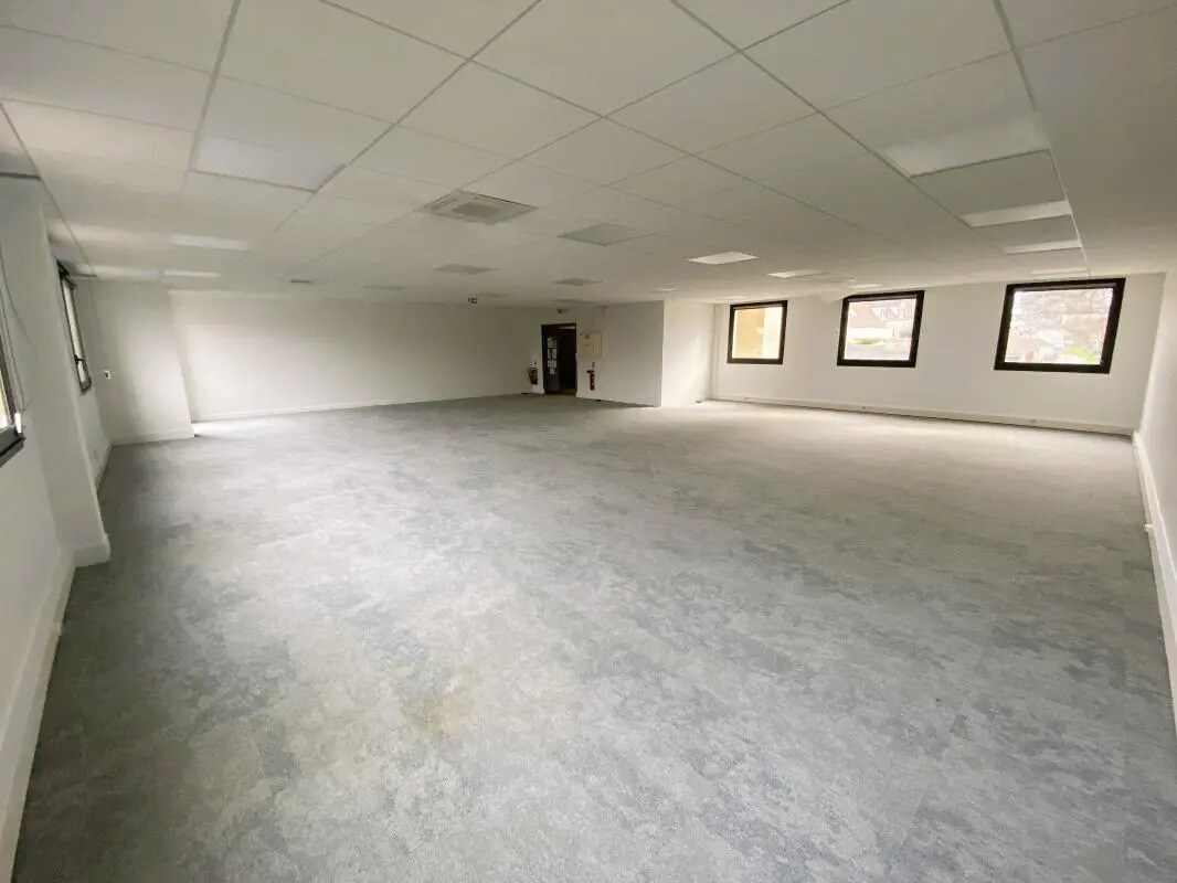 Bureau dans Saint-Gratien à louer Photo de l’immeuble– Image 1 sur 7