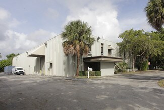 Plus de détails pour 637 Jim Moran Blvd, Deerfield Beach, FL - Industriel/Logistique à louer