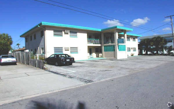 520 73rd Ave, Saint Pete Beach, FL à vendre - Photo de l’immeuble – Image 2 sur 9