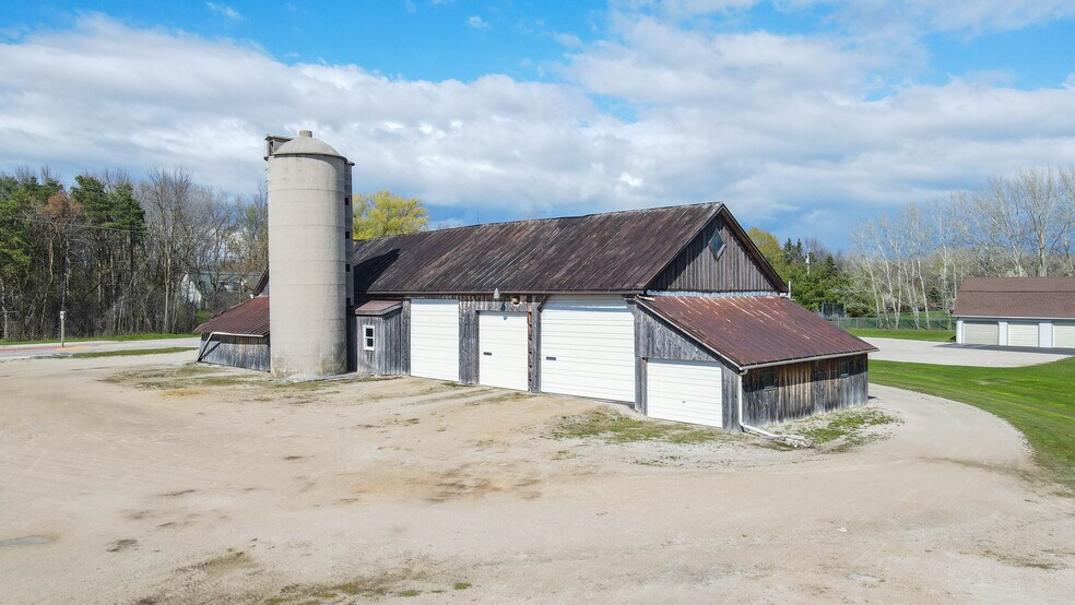 W6471 Manitowoc rd, Appleton, WI à vendre - Photo de l’immeuble – Image 2 sur 14