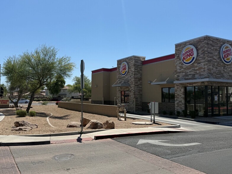 14719 W Cactus Rd, Surprise, AZ à louer - Photo de l’immeuble – Image 2 sur 4