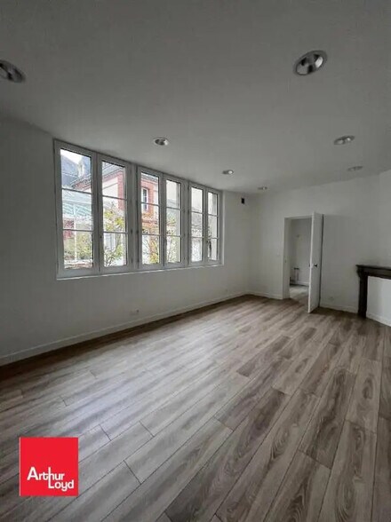 Bureau dans Chartres à louer - Photo de l’immeuble – Image 2 sur 4