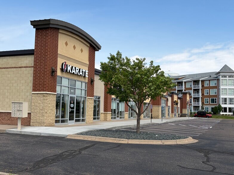 11565 Theatre Dr, Champlin, MN à louer - Photo de l’immeuble – Image 3 sur 7