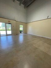 2101-2177 NW 22nd St, Pompano Beach, FL à louer Photo de l’immeuble– Image 2 sur 5