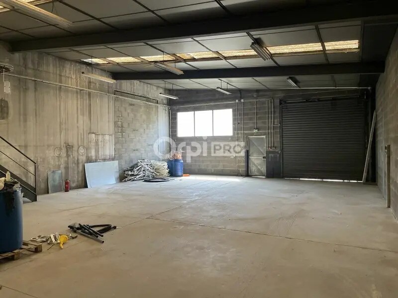 Local d'activités dans Villefranche-sur-Saône à vendre Photo de l’immeuble– Image 1 sur 8